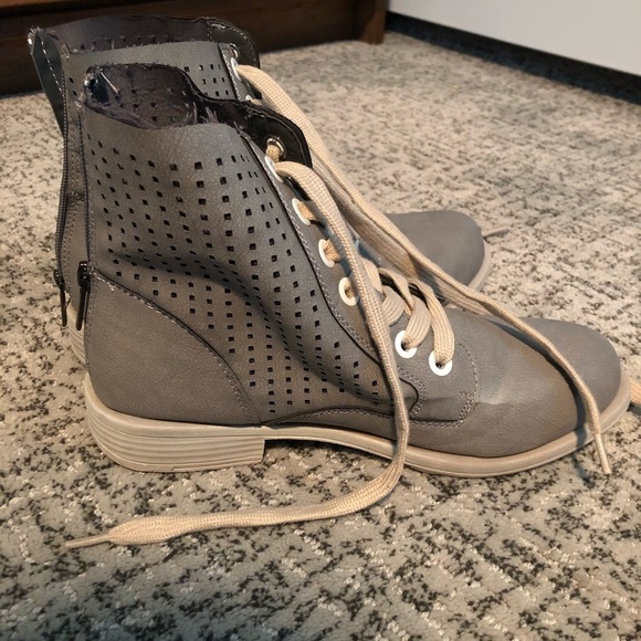 Rue 21 Gray ankle boots - Picture 2 of 4
